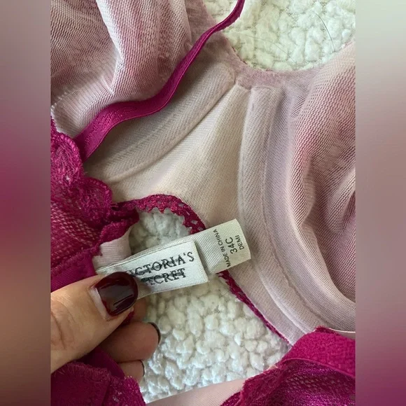 Victoria’s Secret Lace Bra - Picture 3 of 3